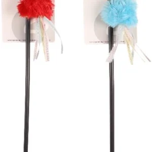 חכה לחתול עם כדור צבעוני