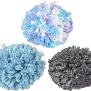 שלושה פונפונים לחתול