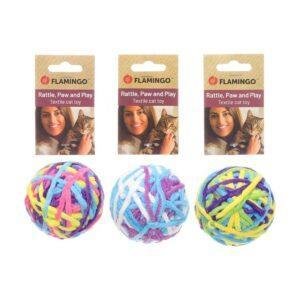 פלמינגו משחק לחתול כדור חוטי בד